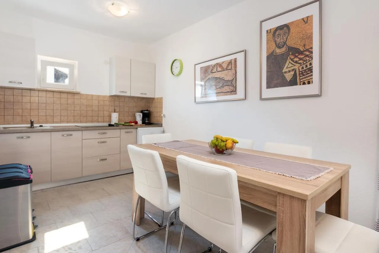 Apartments Oliva Пореч