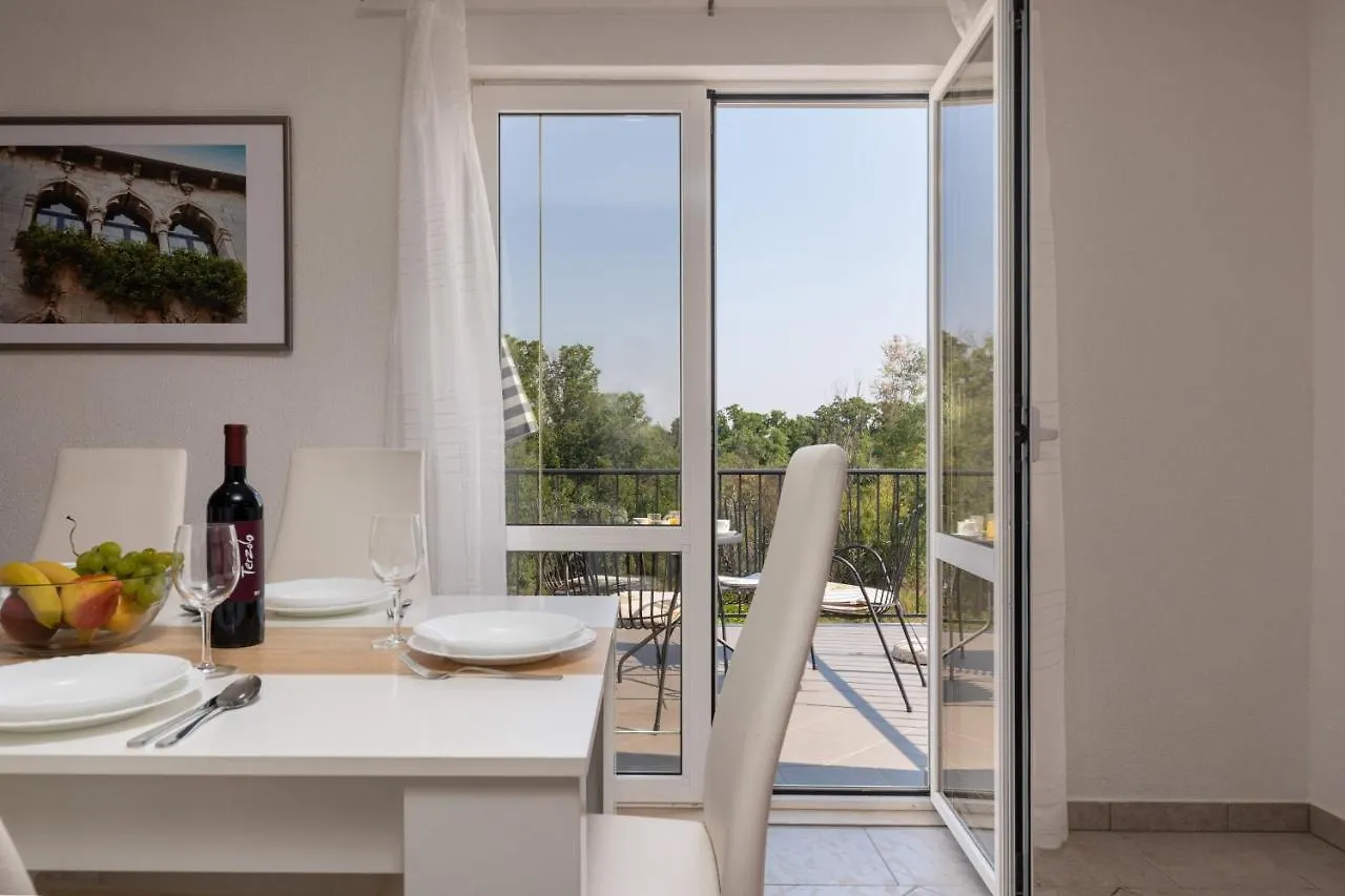 Apartments Oliva Пореч